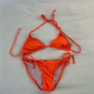 Bright‎ orange bikini set. Comes with both the bikini top and bikini bottom.